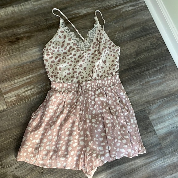 Main Strip polka dot romper small NEW - Picture 1 of 7
